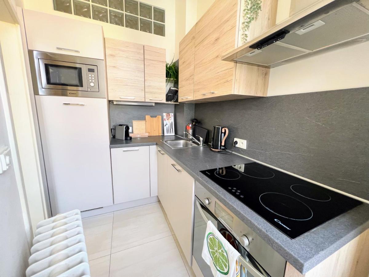 Beautiful & Peaceful With Cute Balcony Apartamento Praga