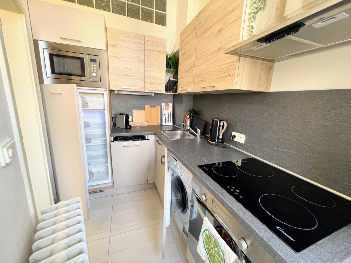 Beautiful & Peaceful With Cute Balcony Apartamento Praga
